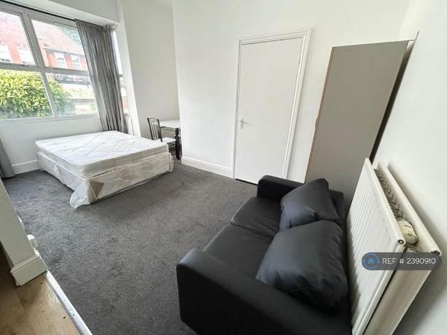 Studio for rent in Goldthorn Hill, Wolverhampton