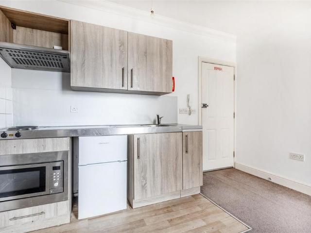 Studio for rent in Roselands, Eastbourne