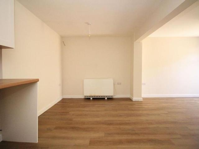 Studio for rent in Tonyrefail, Coedely
