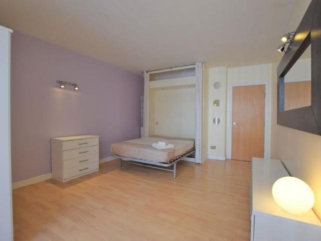 Studio for rent in West Yorkshire