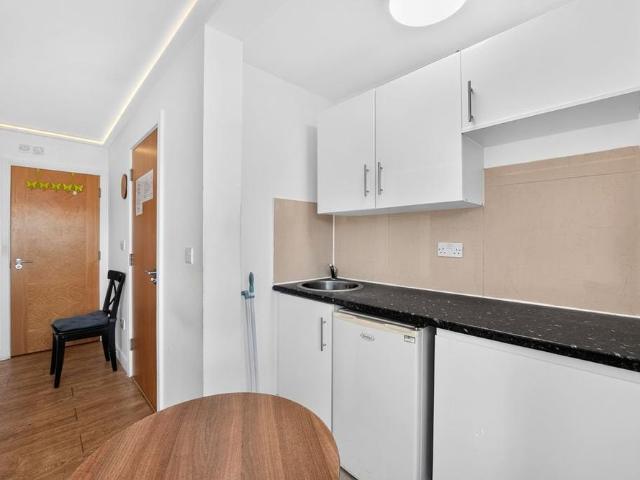 Studio for rent in London Borough of Lambeth, Greater London