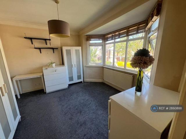 Flat for rent in Church End, Greater London