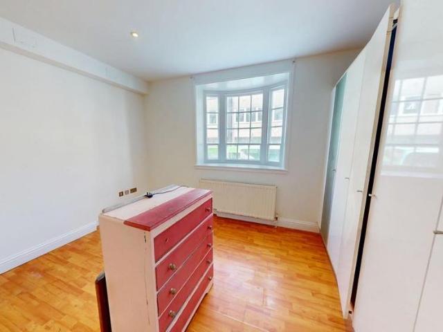 Studio for rent in Brunswick