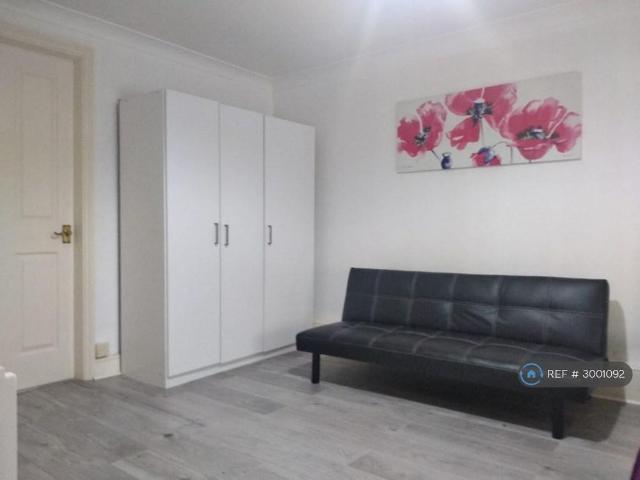 Studio for rent in Reading