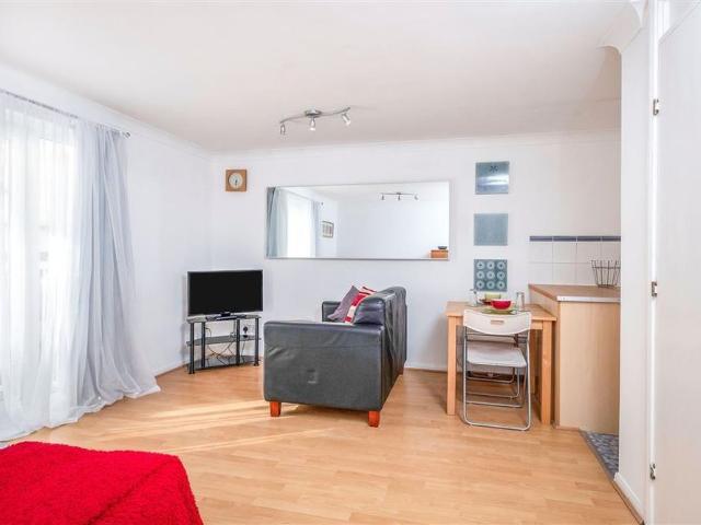 Studio for rent in Nangreaves, Wales
