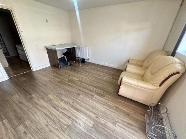 Studio for rent in London Borough of Hounslow, Heston