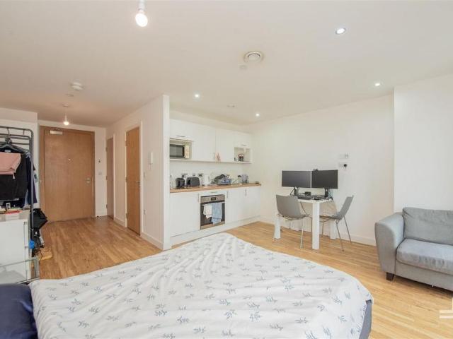 Studio for rent in Salford Quays, Salford