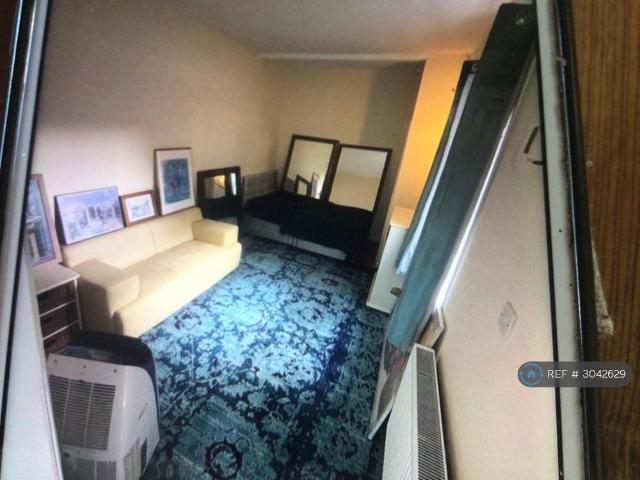 Studio for rent in Eaton Rise, East Bank