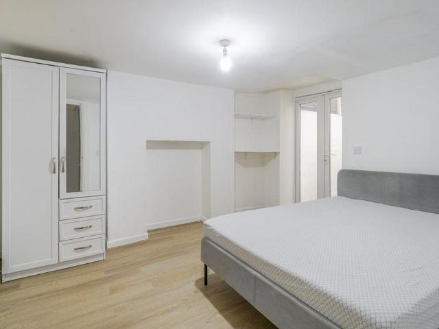 Studio for rent in Herne Hill, Greater London