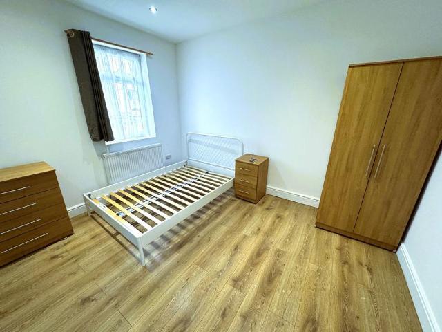 Studio for rent in Loxford, Seven Kings
