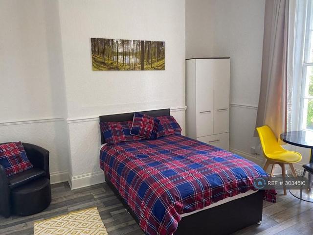 Studio for rent in Birkenhead, Wirral