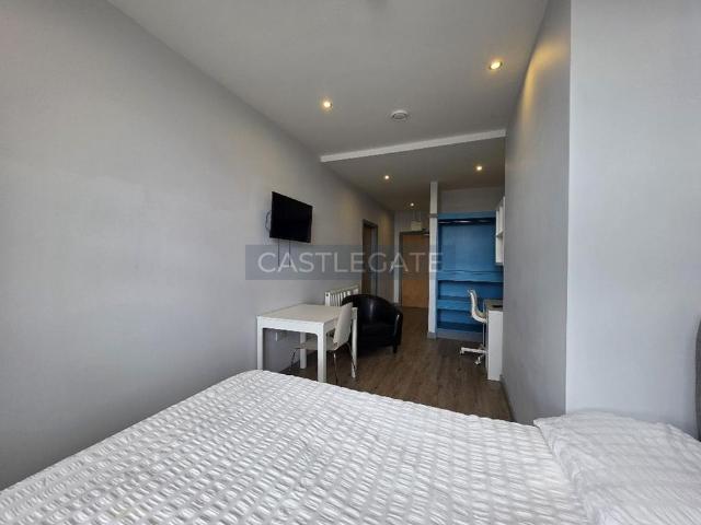 Studio for rent in Highfields, Huddersfield