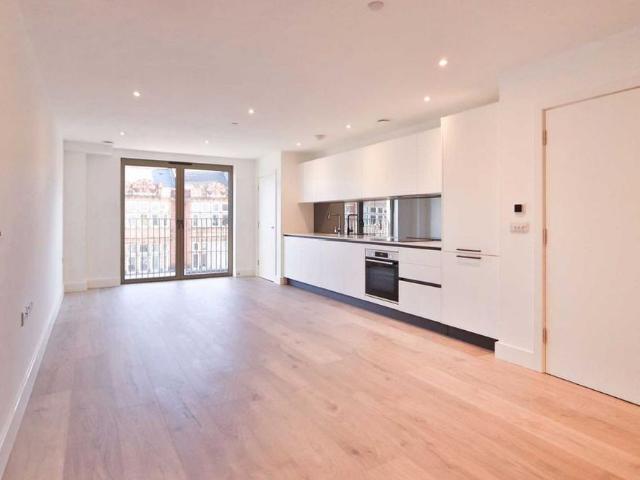 Studio for rent in Royal Borough of Kingston upon Thames, Greater London