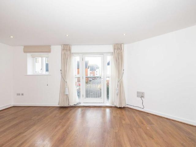 Studio for rent in Barracks, Canterbury