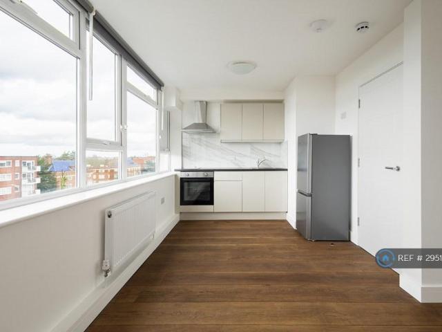 Flat for rent in Fallow Corner, Greater London
