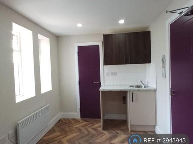 Flat for rent in London Borough of Lewisham, Greater London