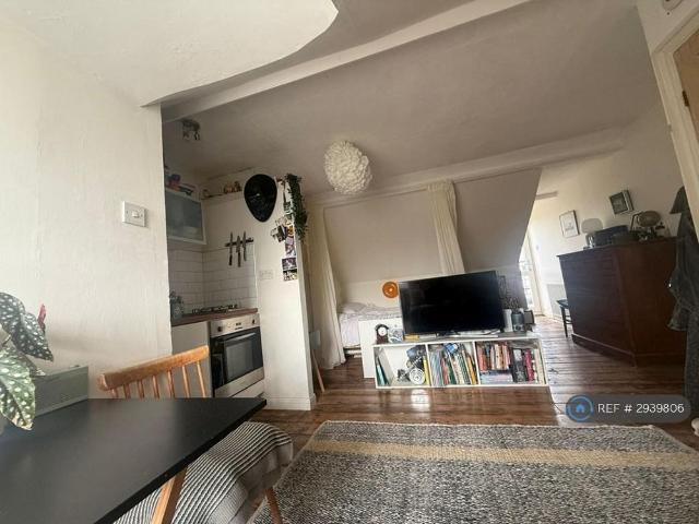 Studio for rent in Herne Hill, Greater London