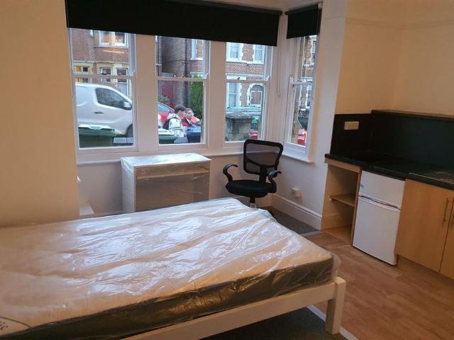 Studio for rent in East Oxford, Oxford