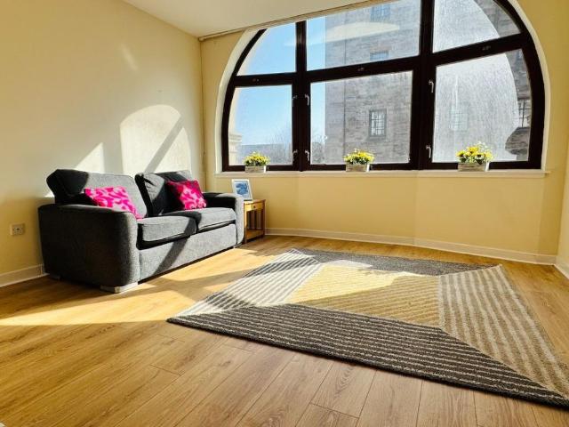 Studio for rent in Merchant City, Scotland