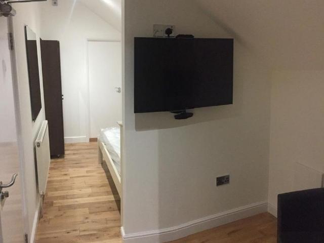 Studio for rent in St Ann's, Haddon