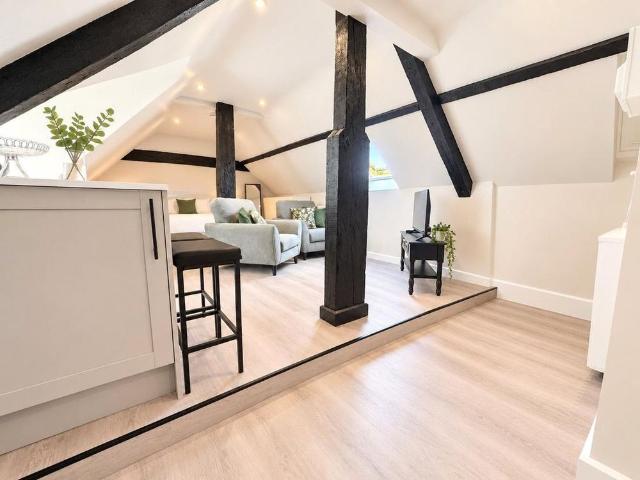 Studio for rent in Farncombe, Waverley
