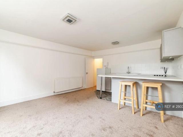 Studio for rent in Hertford, Colliers End
