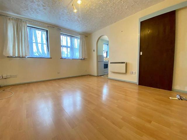 Studio for rent in Martin's Heron, Winkfield