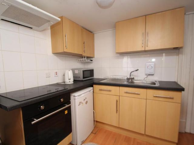 Studio for rent in North Kelvinside, Glasgow