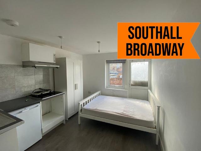 Flat for rent in London Borough of Ealing, Greater London