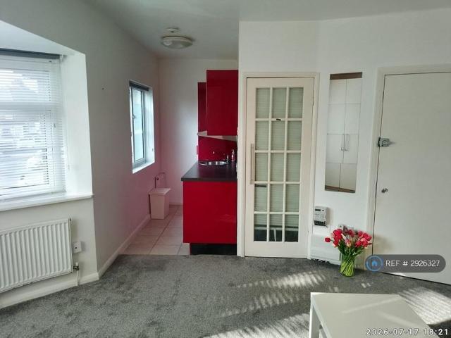 Studio for rent in Westminster, Victoria