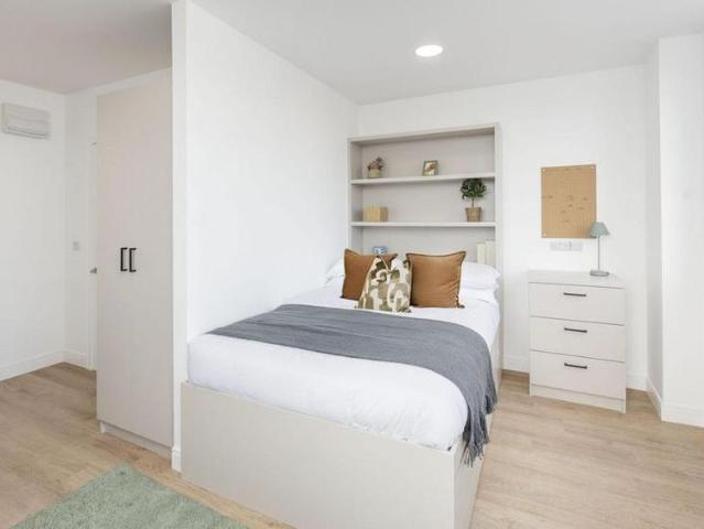 Studio for rent in City Centre, Scotland