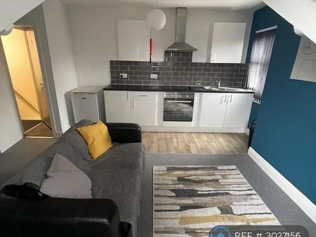 Studio for rent in Armley, West Yorkshire