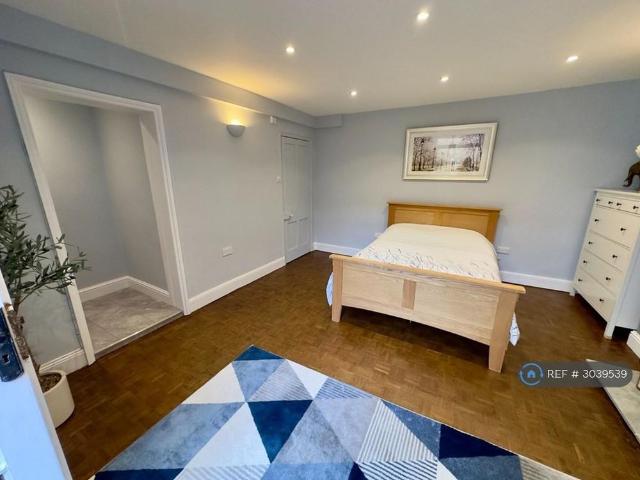Studio for rent in Marle Hill, Cheltenham