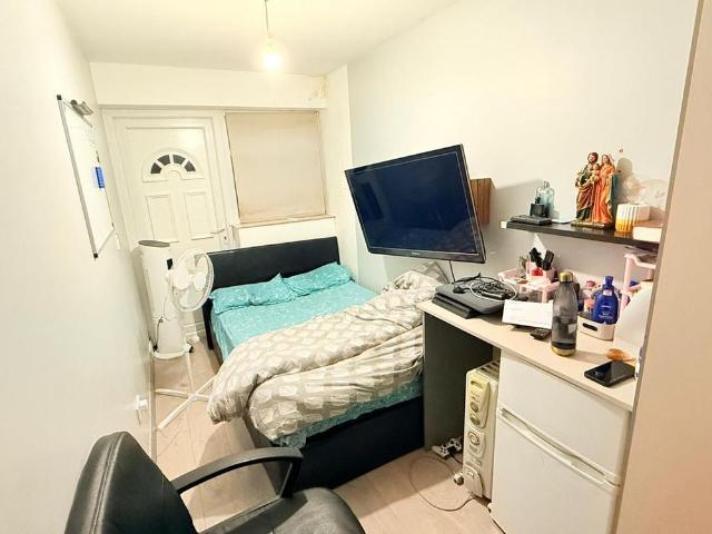 Studio for rent in London Borough of Hounslow, Feltham