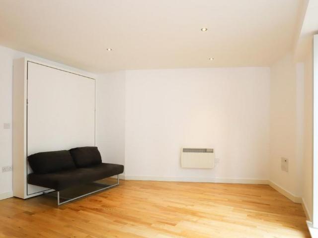 Studio for rent in Fernhill, Bury