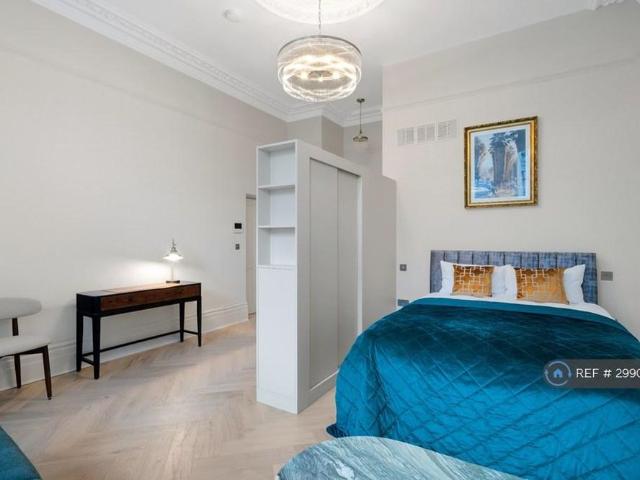 Studio for rent in Brompton, Greater London