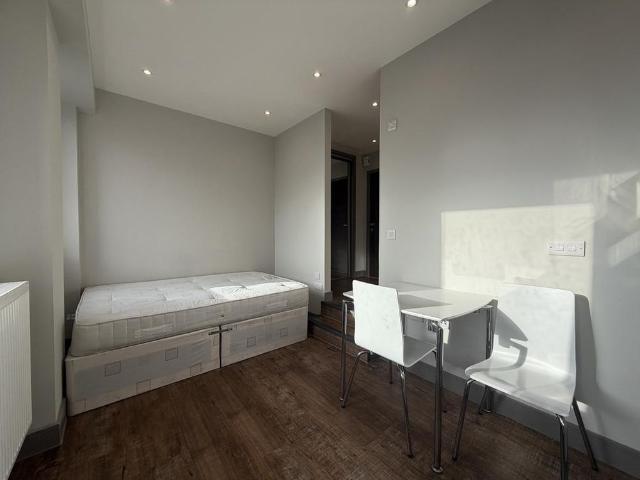 Studio for rent in Ringlestone, Midway