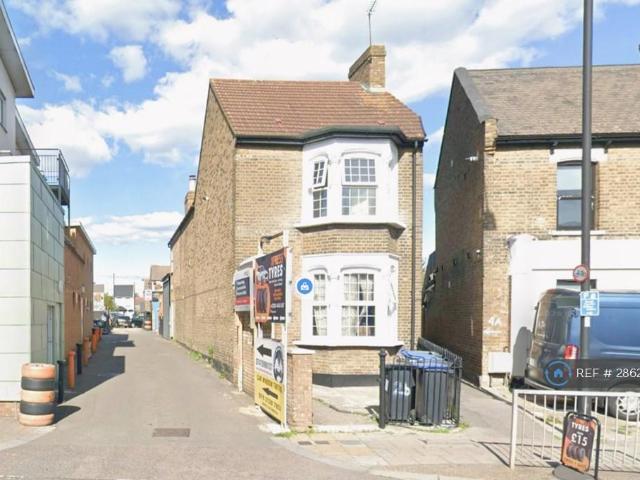 Flat for rent in Ponders End, Greater London