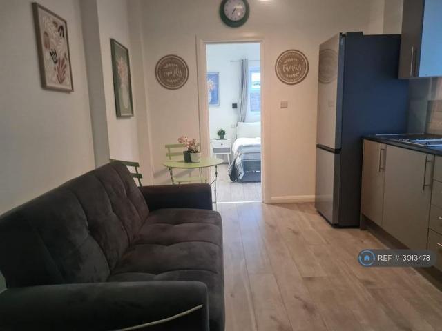 Studio for rent in Broxbourne, Hertfordshire