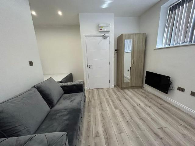 Studio for rent in St Helens