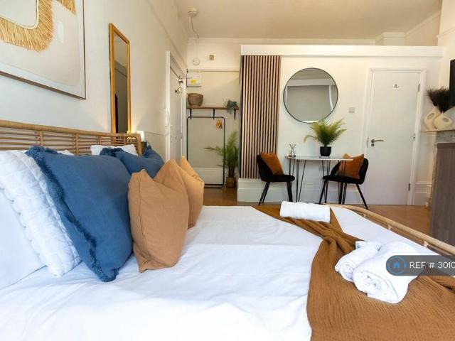 Studio for rent in Brunswick