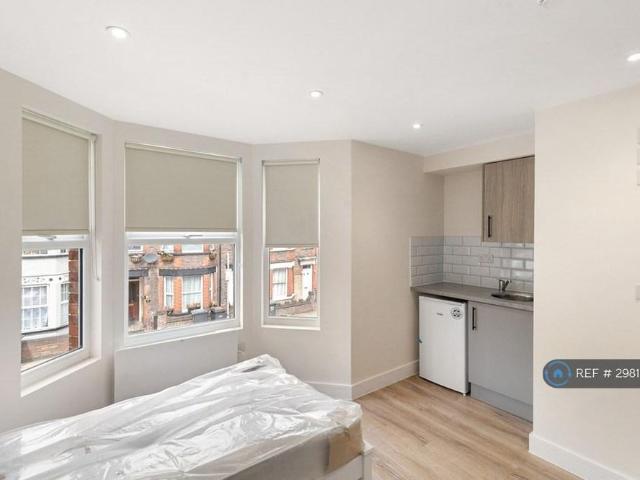 Studio for rent in Spring Park, Luton