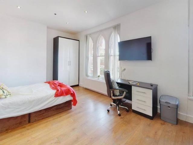 Studio for rent in Oadby, Leicestershire