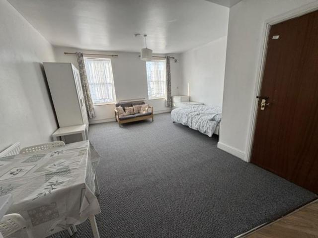 Studio for rent in London Borough of Hounslow, Osterley