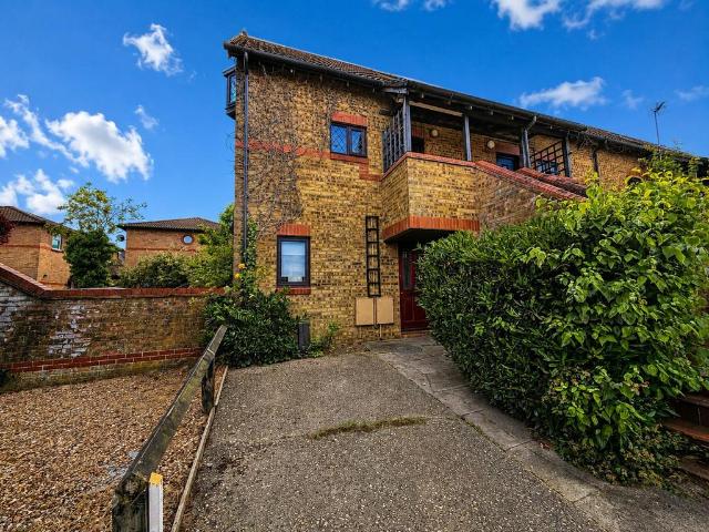 Flat for rent in Shenley Church End, Milton Keynes