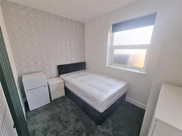 Studio for rent in Farley Hill, Spring Park