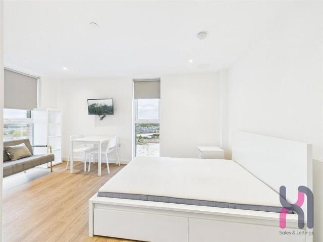 Studio for rent in Pendleton, Salford
