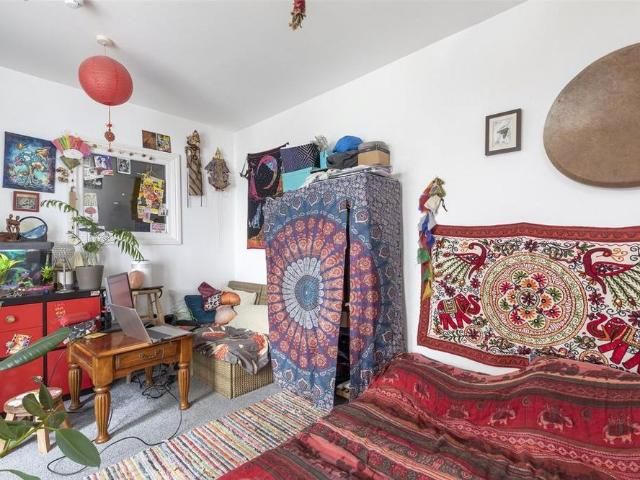 Studio for rent in Roselands, Eastbourne