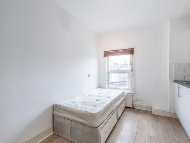 Studio for rent in West Kensington, Greater London