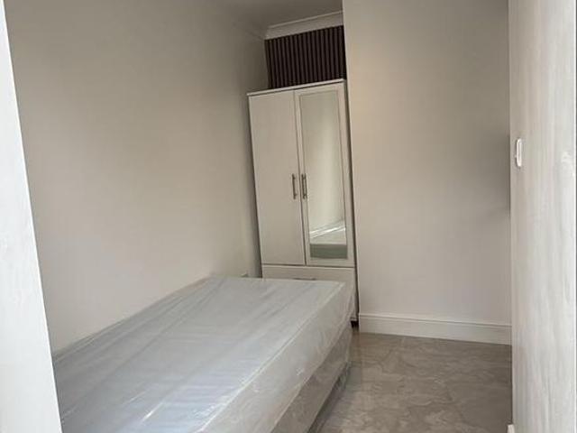 Studio for rent in Rush Green, Greater London
